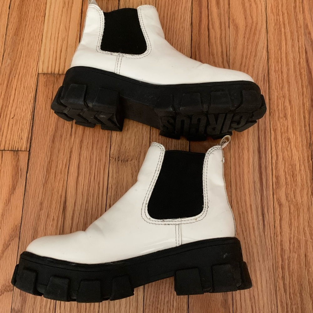 Sam Edelman White Platform Chelsea Boot - Size 8